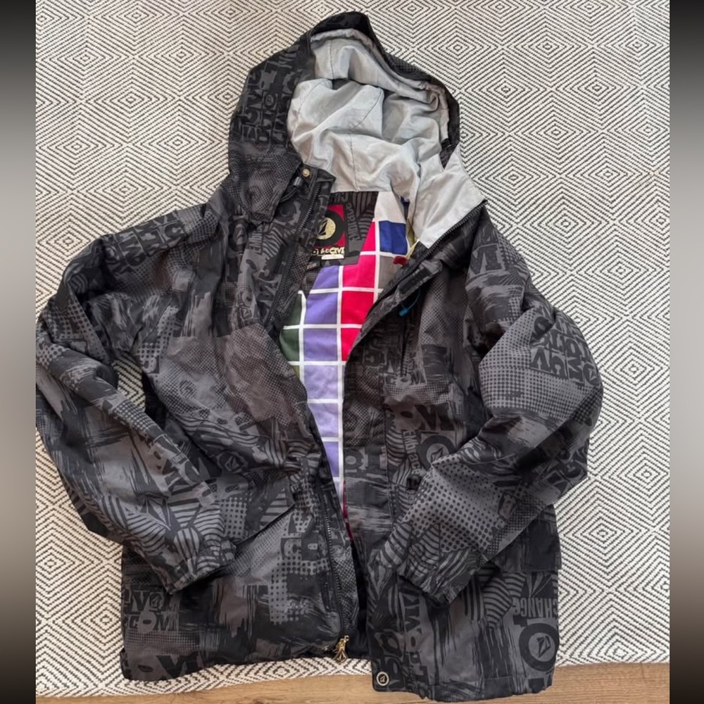 Volcom nimbus ski/snowboard jacket shell. Size medium.
